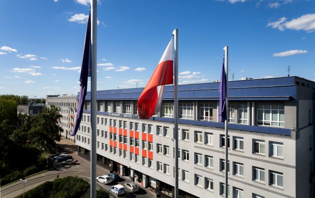 Budynek Wojskowego Instytutu Medycznego w którym mieści się Klinika Chirurgii Naczyniowej i Endowaskularnej.