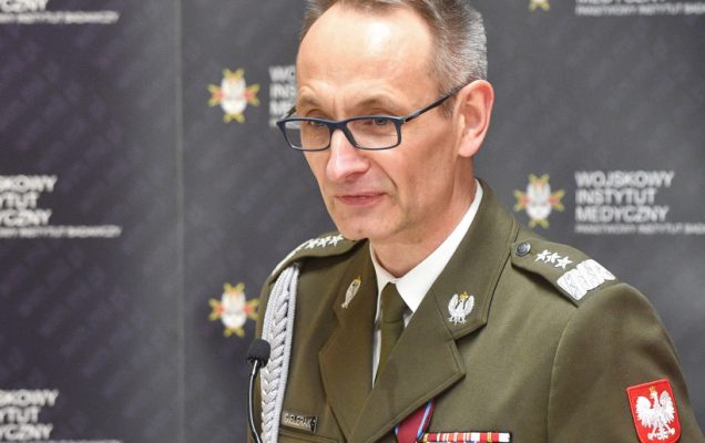 Gen. prof. Grzegorz Gielerak tumaczy projekt powołania Komponentu Wojsk Medycznych Fot. PAP/Radek Pietruszka