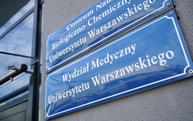 Centrum Nauk Biologiczno-Chemicznych UW tablice informacyjne