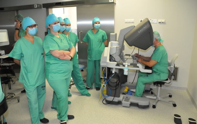Centrum Szkoleniowe Chirurgii Robotycznej Wojskowego Instytutu Medycznego rozpoczęło kursy szkoleniowe robotem da vinci
