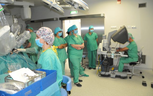 Centrum Szkoleniowe Chirurgii Robotycznej Wojskowego Instytutu Medycznego rozpoczęło kursy szkoleniowe robotem da vinci