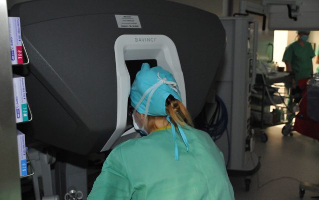 Centrum Szkoleniowe Chirurgii Robotycznej Wojskowego Instytutu Medycznego rozpoczęło kursy szkoleniowe robotem da vinci
