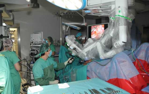 Centrum Szkoleniowe Chirurgii Robotycznej Wojskowego Instytutu Medycznego rozpoczęło kursy szkoleniowe robotem da vinci
