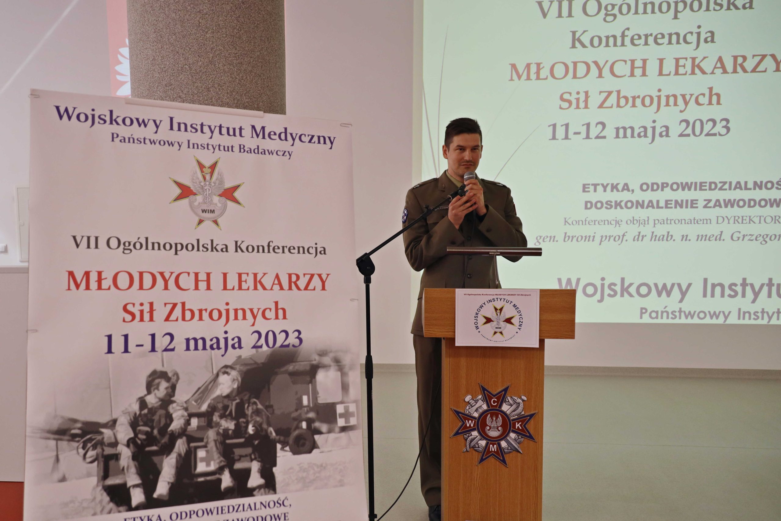 siódma konferencja młodych lekarzy - powitanie wygłasza por lek Maciej Mawilchanów (wim-pib)