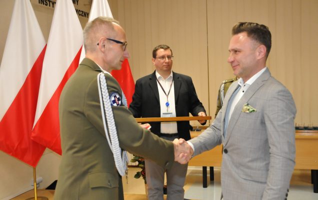 Tomasz Stępień Wójcik podczas wręczeń wyróżnień z okazji Dnia Pielęgniarki Pielęgniarza i Położnej