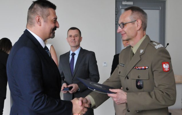 Sławomir Waryszak podczas zakończenia studiów podyplomowych 2023 w Wojskowym Instytucie Medycznym w Warszawie