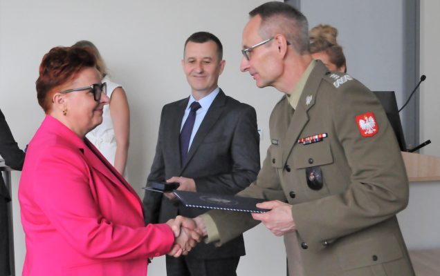 Lidia Wojda podczas zakończenia studiów podyplomowych 2023 w Wojskowym Instytucie Medycznym w Warszawie
