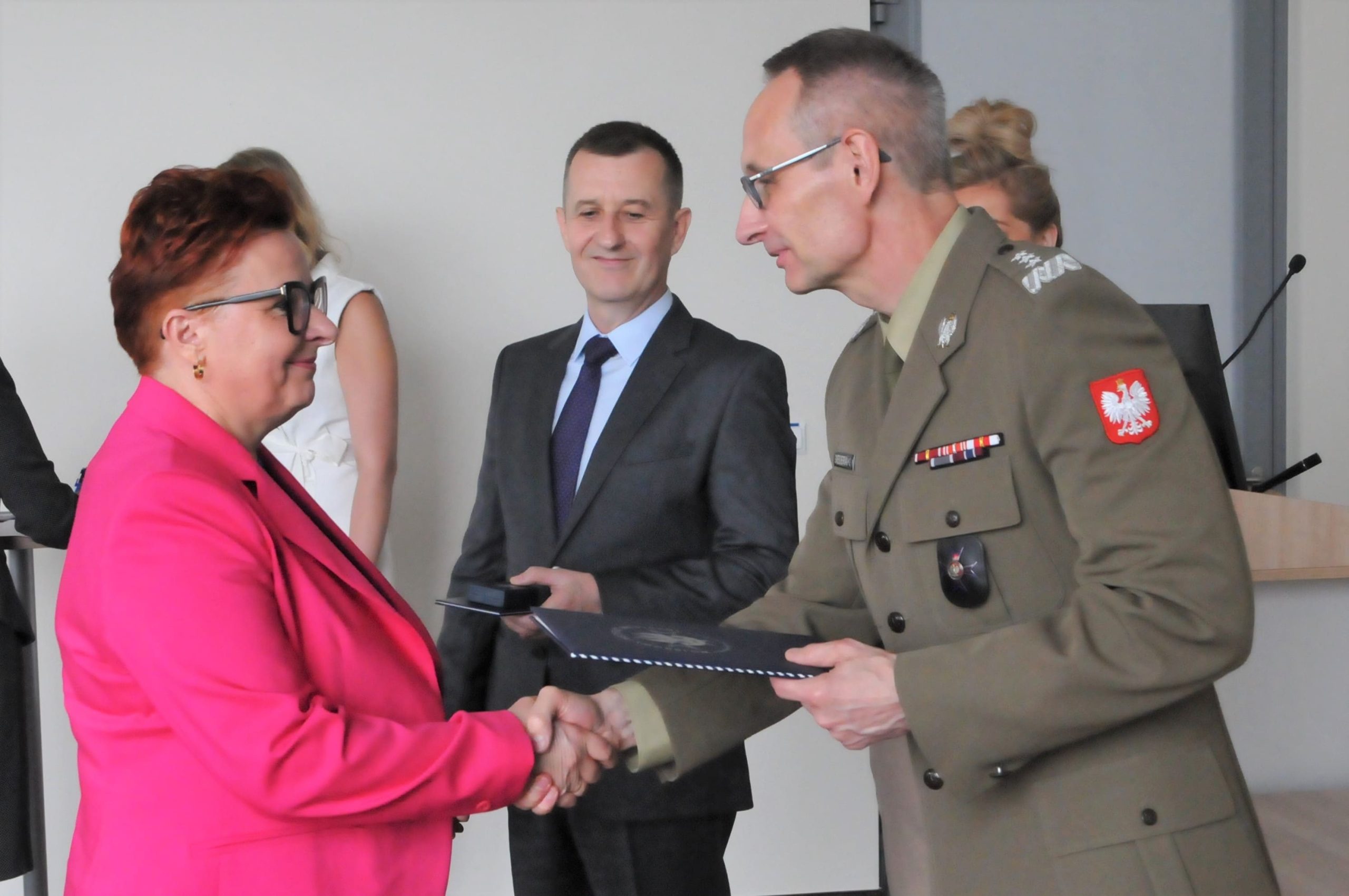 Lidia Wojda podczas zakończenia studiów podyplomowych 2023 w Wojskowym Instytucie Medycznym w Warszawie