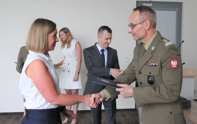 Agata Piskorz podczas zakończenia studiów podyplomowych 2023 w Wojskowym Instytucie Medycznym w Warszawie