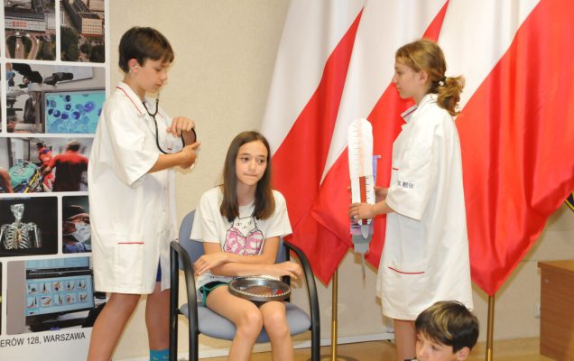 Dzień Dziecka w Wojskowym Instytucie Medycznym przedstawienie dla pacjentów