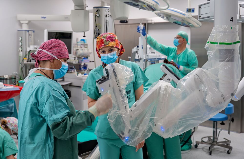 Operacja robotyczna robotem da vinci w Centrum Chirurgii Robotycznej w Wojskowym Instytucie Medycznym w Warszawie