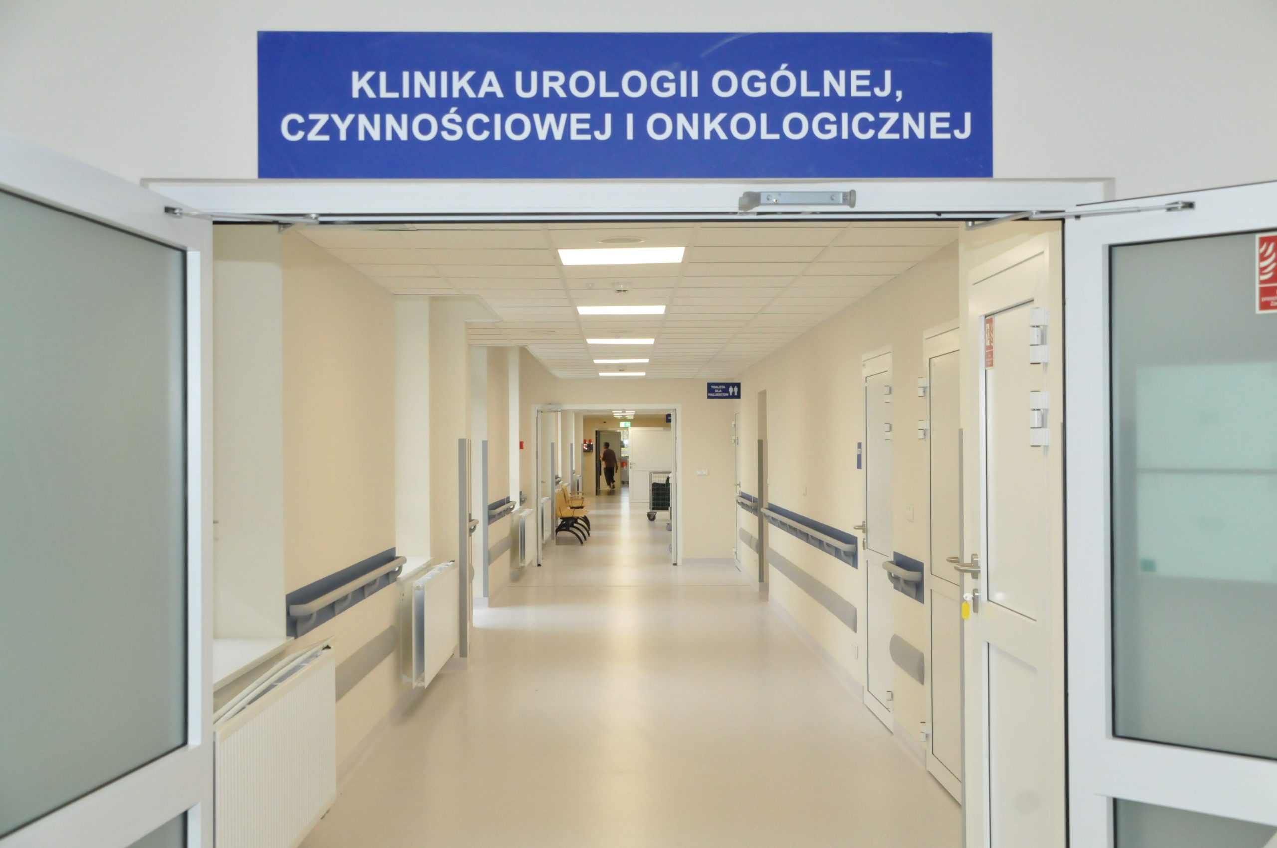 Wejście do kliniki urologii w Wojskowym Instytucie Medycznym