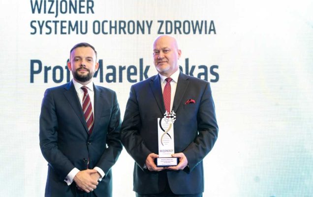 Prof. Marek Rękas Kierownik Kliniki Okulistyki Wojskowego Instytutu Medycznego odbiera nagrodę Wizjoner Zdrowia 2023