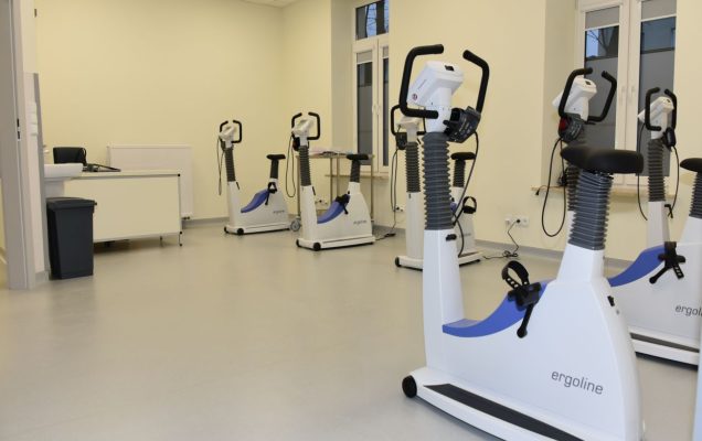 Otwarcie Budynku Rehabilitacji w WIM-PIB w Legionowie. Rowery treningowe.