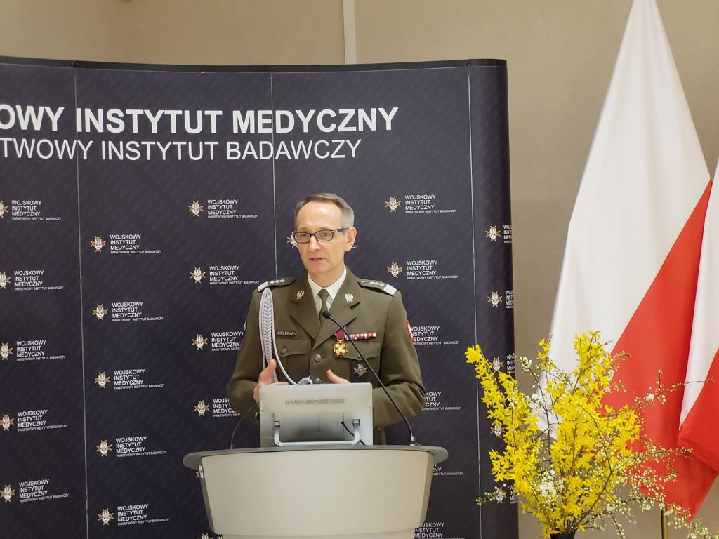 Wielkanoc w Wojskowym Instytucie Medycznym 2024. Dyrektor WIM-PIB Grzegorz Gielerak
