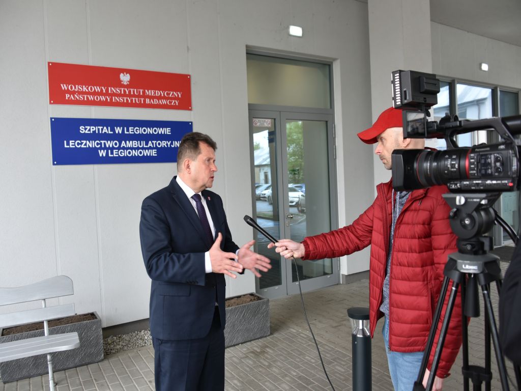 Konferencja prasowa dotyczaca Powstania SOR w Wojskowym Instytucie Medycznym szpitala w Legionowie