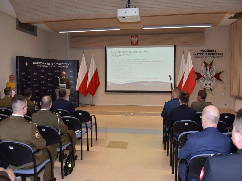 Uroczystość wręczenia nagrody Animus Fortis 2023 w Wojskowym Instytucie Medycznym. Pracownicy WIM i goście
