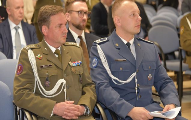 Uroczystość wręczenia nagrody Animus Fortis 2023 w Wojskowym Instytucie Medycznym. Laureaci nagrody, pracownicy WIM i goście