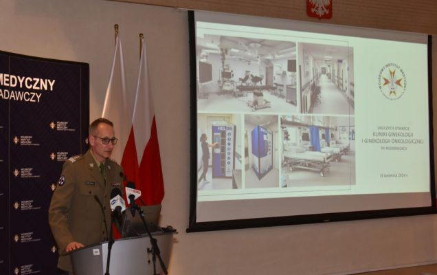 Uroczyste otwarcie Kliniki Ginekologii i Ginekologii Onkologicznej po modernizacji. Przemawia dyrektor WIM-PIB Grzegorz Gielerak