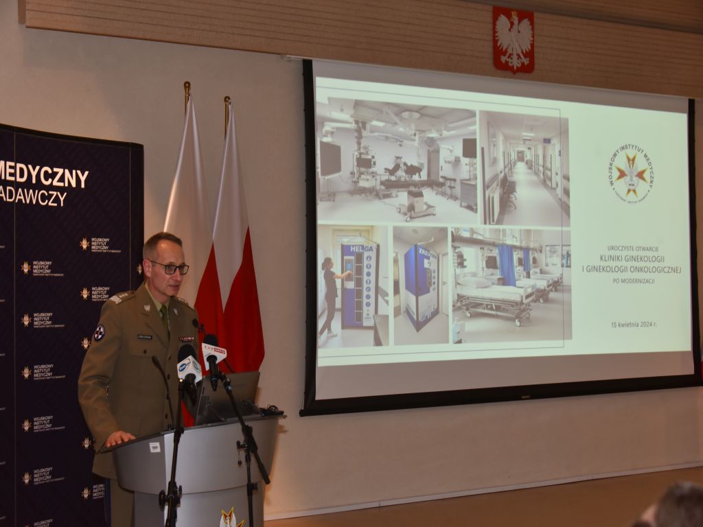Uroczyste otwarcie Kliniki Ginekologii i Ginekologii Onkologicznej po modernizacji. Przemawia dyrektor WIM-PIB Grzegorz Gielerak