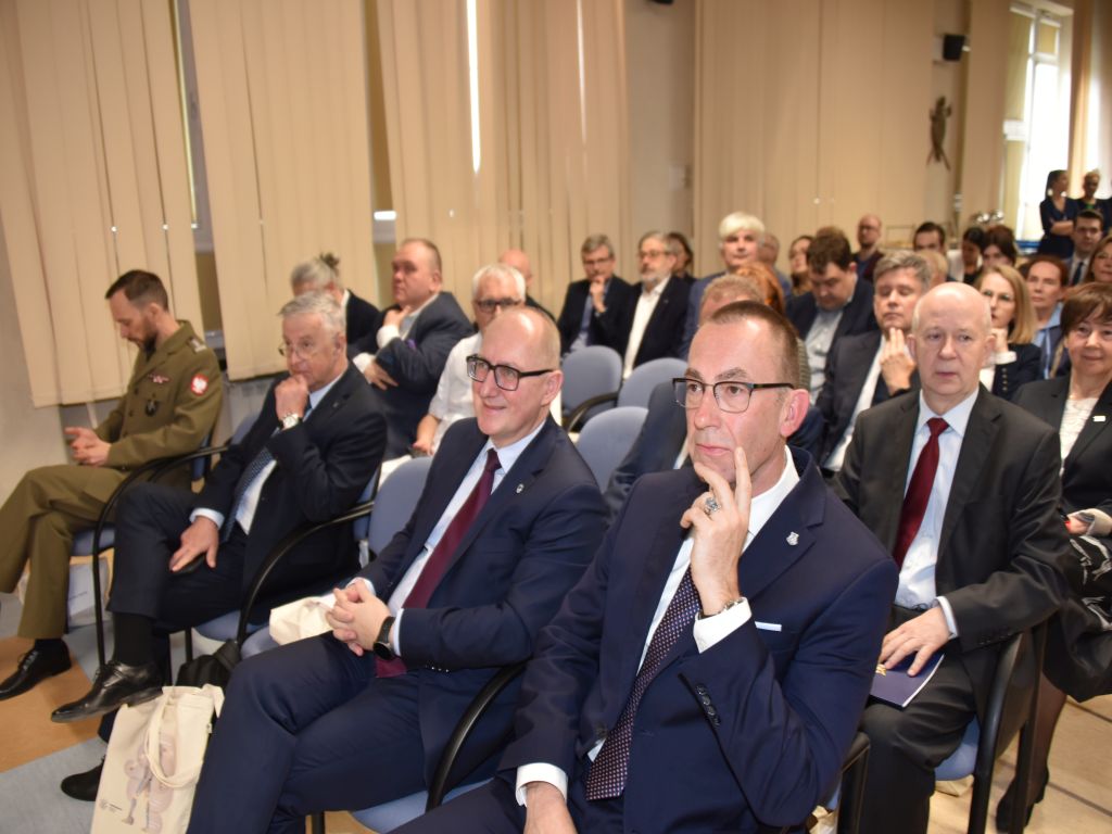 Uroczyste otwarcie Pracowni Anatomii w Wojskowym Instytucie Medycznym. Goście zainteresowani wykładem.
