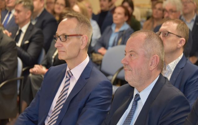 Uroczyste otwarcie Pracowni Anatomii w Wojskowym Instytucie Medycznym. Ujęcie na Dyrektora WIM wśród innych słuchaczy.