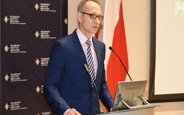 Uroczyste otwarcie Pracowni Anatomii w Wojskowym Instytucie Medycznym. Dyrektor WIM przeprowadza wykład.