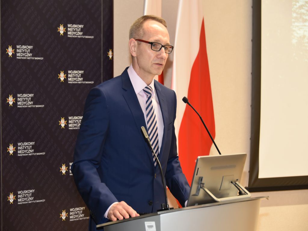 Uroczyste otwarcie Pracowni Anatomii w Wojskowym Instytucie Medycznym. Dyrektor WIM przeprowadza wykład.