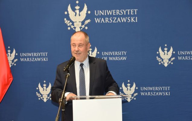 Uroczyste otwarcie Pracowni Anatomii w Wojskowym Instytucie Medycznym. Prelegent przy mównicy.