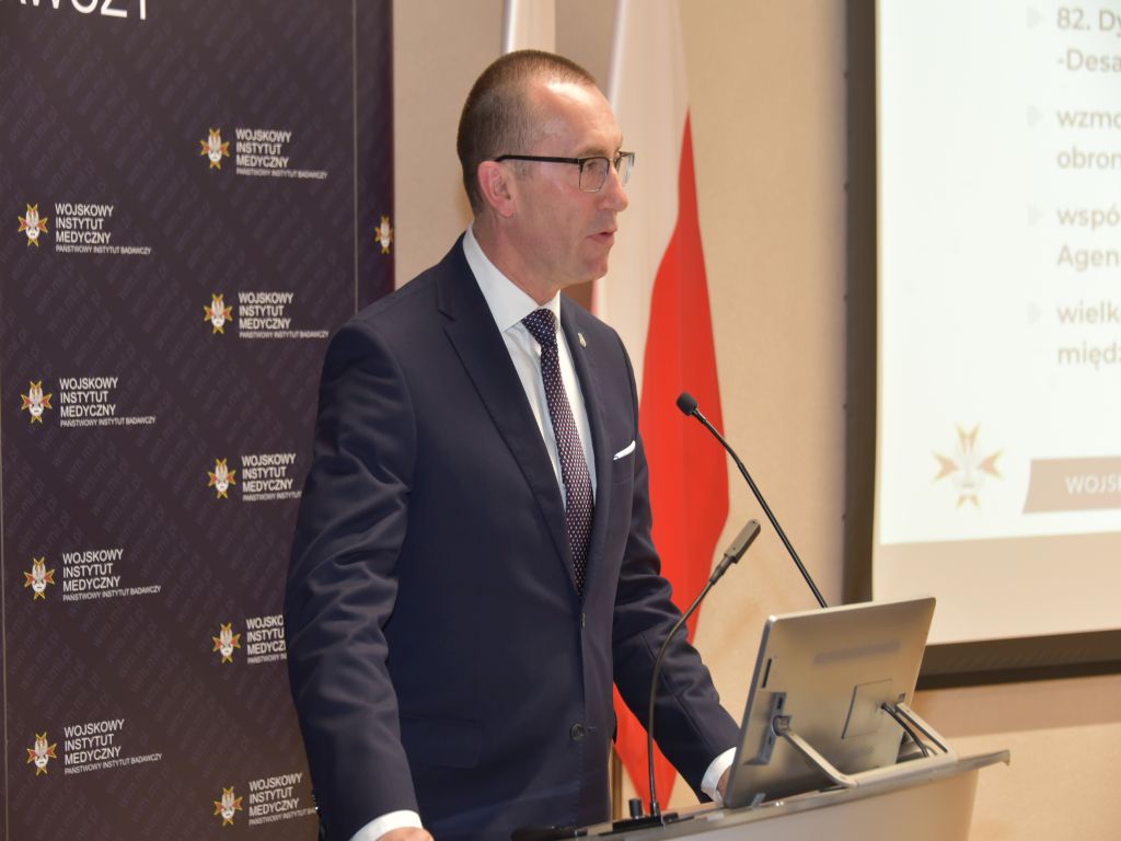 Uroczyste otwarcie Pracowni Anatomii w Wojskowym Instytucie Medycznym. Prelegent przemawia.