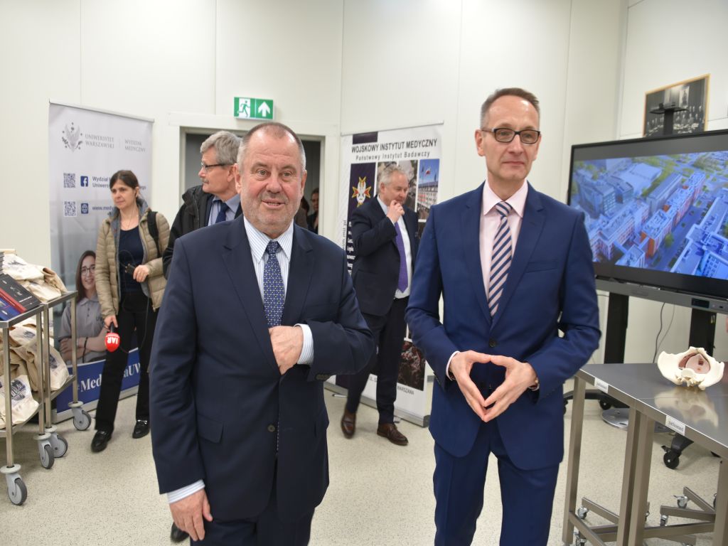 Uroczyste otwarcie Pracowni Anatomii w Wojskowym Instytucie Medycznym. Dyrektor WIM w nowej pracowni.