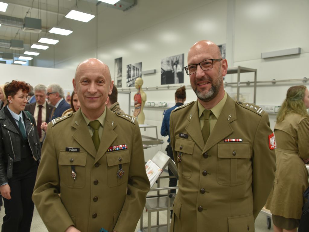 Uroczyste otwarcie Pracowni Anatomii w Wojskowym Instytucie Medycznym. Zdjęcie uczestników.