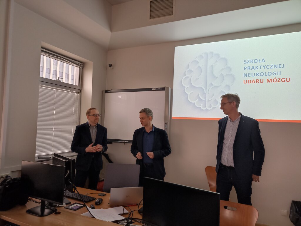 Specjalistyczne szkolenie dla lekarzy neurologów, zorganizowane w ramach inicjatywy pn. „Szkoła Udarowa” przez Wojskowy Instytut Medyczny. Sala wykładowa i wykładowcy
