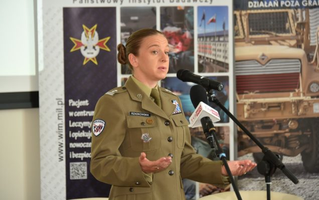 Ppłk dr Katarzyna Rzadkowska – dyrektor Centrum Weterana Działań poza Granicami Państwa na konferencji Kondycja psychiczna polskiego społeczeństwa, a zdrowie psychiczne polskiego żołnierza i weterana