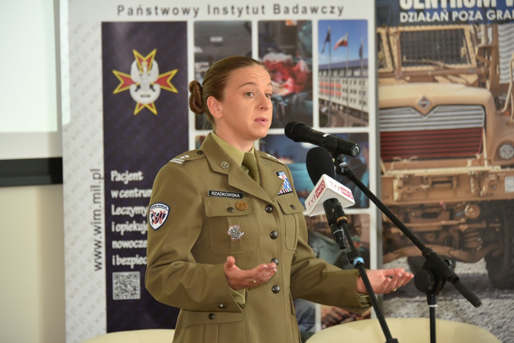 Ppłk dr Katarzyna Rzadkowska – dyrektor Centrum Weterana Działań poza Granicami Państwa na konferencji Kondycja psychiczna polskiego społeczeństwa, a zdrowie psychiczne polskiego żołnierza i weterana