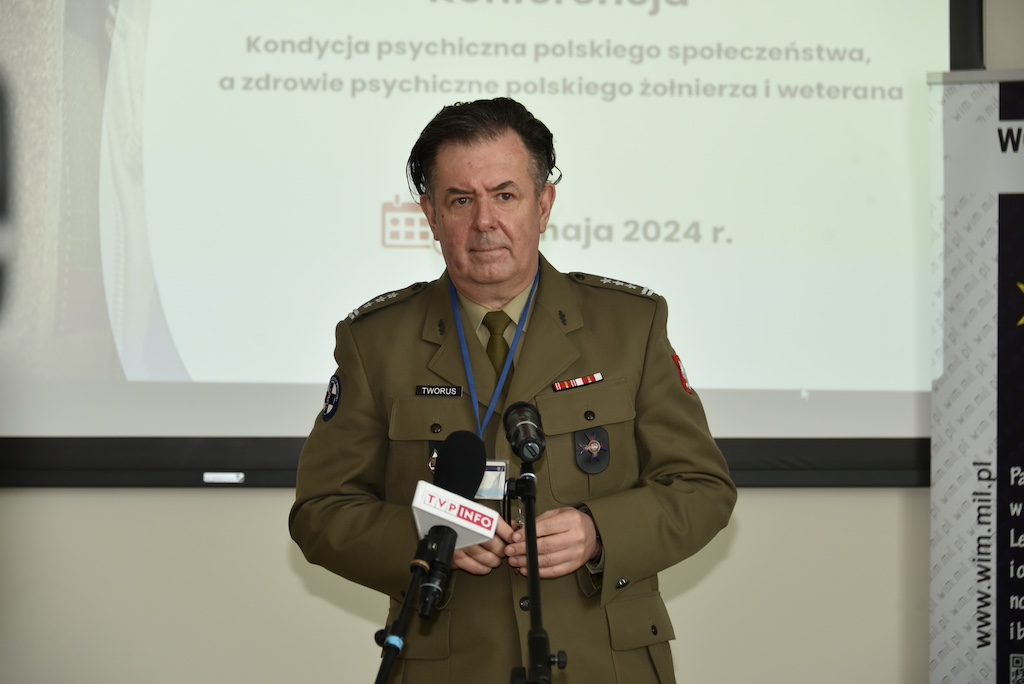 Kondycja psychiczna polskiego społeczeństwa, a zdrowie psychiczne polskiego żołnierza i weterana na zdjęciu Płk dr n. med. Radosław Tworus – kierownik Kliniki Psychiatrii, Stresu Bojowego i Psychotraumatologii WIM-PIB