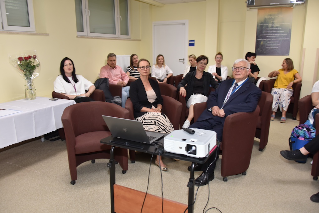 Warsztaty pt.: Profilaktyka suicydologiczna w wojsku – prowadzący płk w st. sp. dr hab. med. Stanisław Ilnicki specjalista psychiatra z Kliniki Psychiatrii, Stresu Bojowego i Psychotraumatologii CSK MON WIM-PIB oraz dr Halszka Witkowska z wydziału Artes Liberales Uniwersytetu Warszawskiego