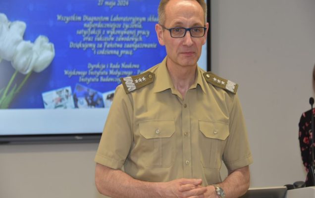 Uroczystość z okazji Dnia Diagnosty Laboratoryjnego w Wojskowym Instytucie Medycznym w Warszawie. Dyrektor WIM-PIB Grzegorz Gielerak.