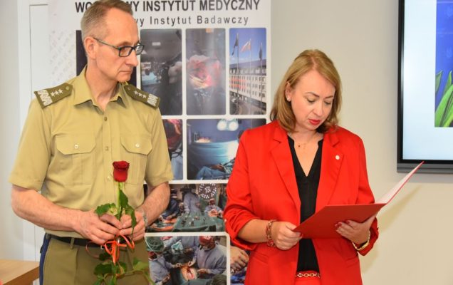 Uroczystość z okazji Dnia Diagnosty Laboratoryjnego w Wojskowym Instytucie Medycznym w Warszawie. Wręczenie nagród.