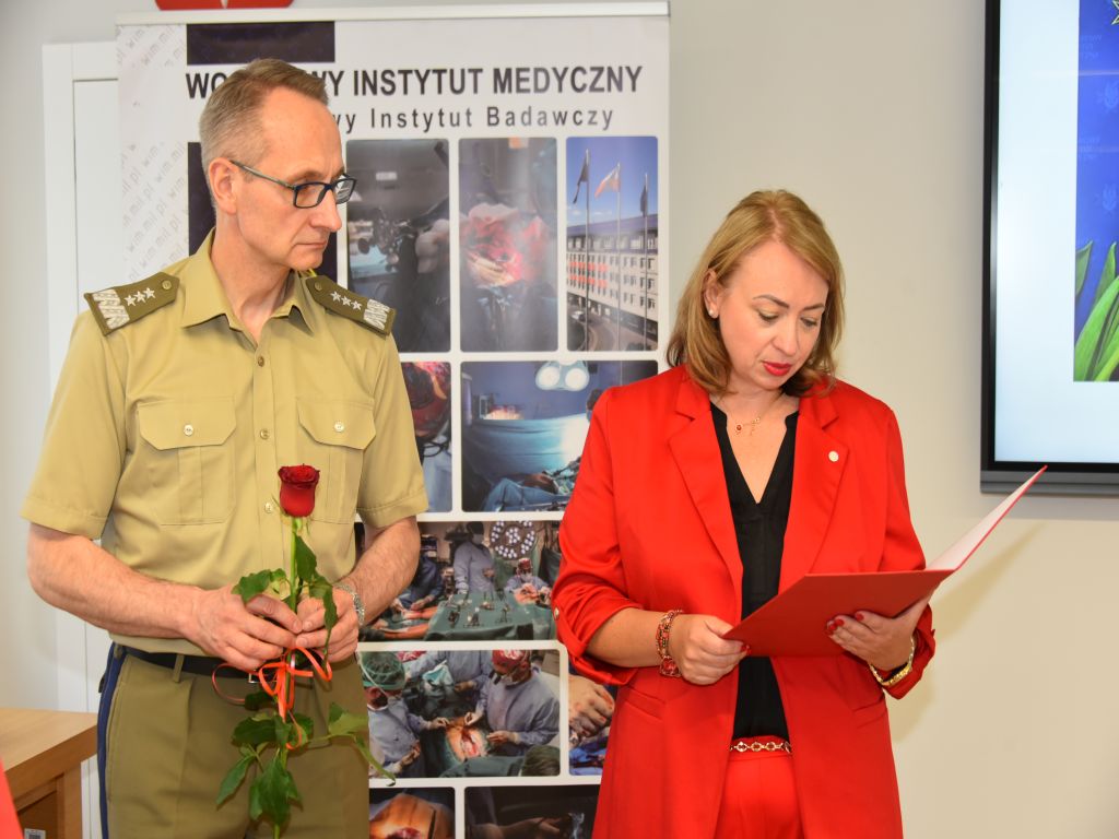 Uroczystość z okazji Dnia Diagnosty Laboratoryjnego w Wojskowym Instytucie Medycznym w Warszawie. Wręczenie nagród.