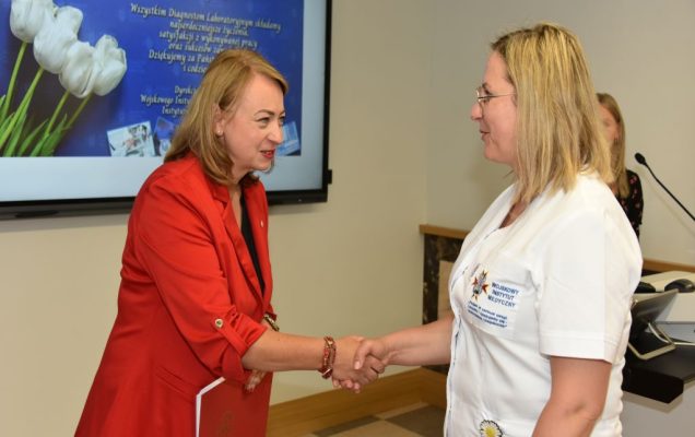 Uroczystość z okazji Dnia Diagnosty Laboratoryjnego w Wojskowym Instytucie Medycznym w Warszawie. Wręczenie nagród.