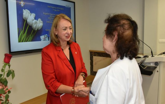 Uroczystość z okazji Dnia Diagnosty Laboratoryjnego w Wojskowym Instytucie Medycznym w Warszawie. Wręczenie nagród.