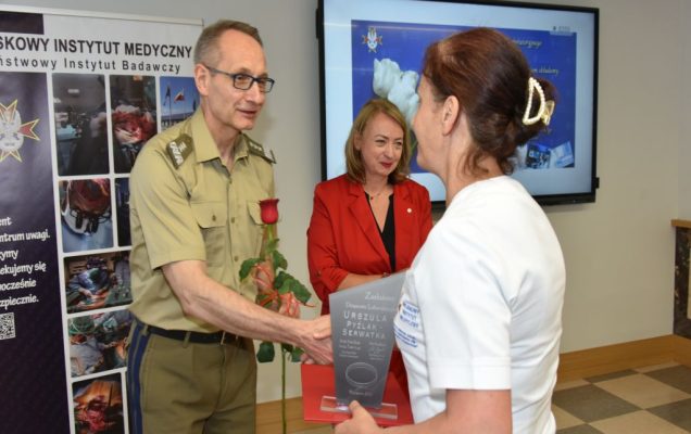 Uroczystość z okazji Dnia Diagnosty Laboratoryjnego w Wojskowym Instytucie Medycznym w Warszawie. Wręczenie nagród.