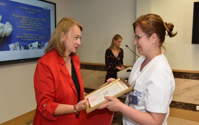 Uroczystość z okazji Dnia Diagnosty Laboratoryjnego w Wojskowym Instytucie Medycznym w Warszawie. Wręczenie nagród.
