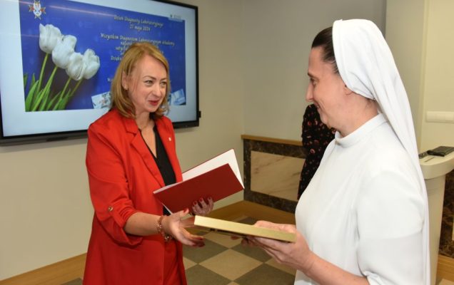 Uroczystość z okazji Dnia Diagnosty Laboratoryjnego w Wojskowym Instytucie Medycznym w Warszawie. Wręczenie nagród.