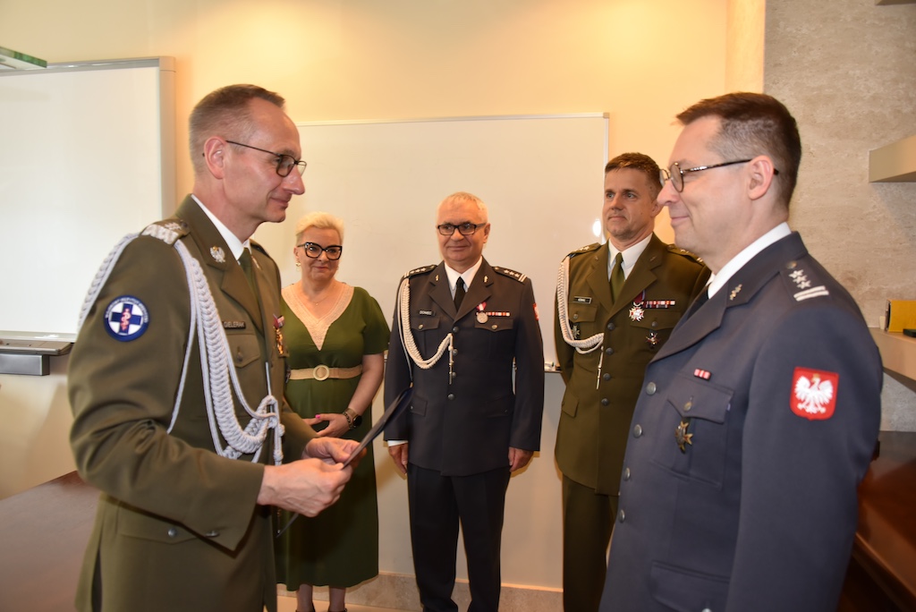 gen. broni Grzegorz Gielerak awansuje na stopień pułkownika dr. n. med. Jarosława Rytwińskiego