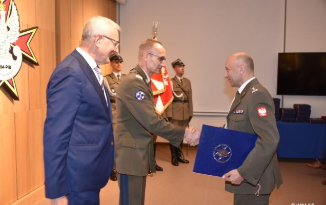 Relacja z Inauguracji Roku Akademickiego 2024/2025 w WIM-PIB. Wręczanie dyplomu doktora habilitowanego.