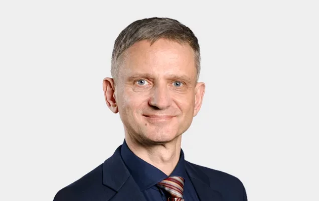 Zdjęcie kolorowe. Jacek Staszewski. Zdjęcie portretowe.