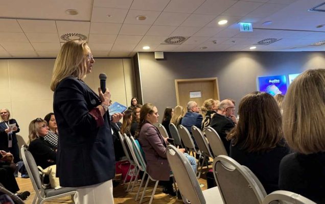 Dr n. med. Aldona Chloupek w trakcie konferencji XV Zjazdu Otolaryngologów Wojskowych.