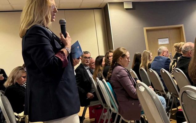 Dr n. med. Aldona Chloupek moderuje konferencję XV Zjazdu Otolaryngologów Wojskowych.